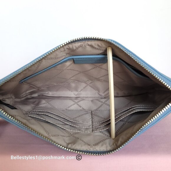 MICHAEL KORS Jet Set Soft Quilted Top-Zip Large Pouch with Wrist Strap-Chambray⭐ - Picture 14 of 16